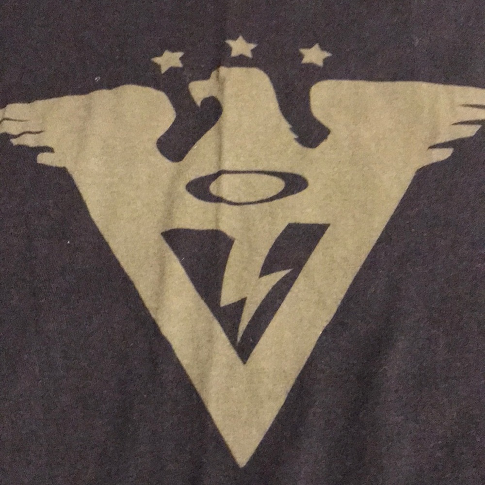 Oakley t-shirt 😈 - Picture 4 of 4